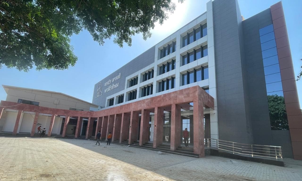 1800 Capacity Balwant Gargi Auditorium Cum Convention Center